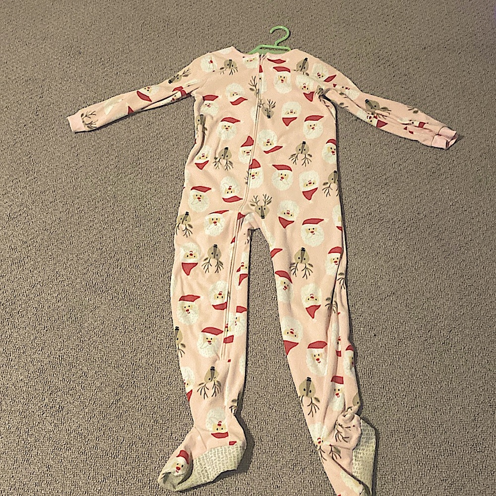 Selling a onesie, it is clean and never worn before